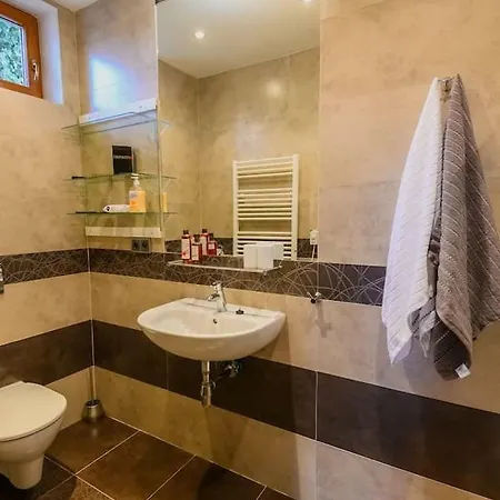 Family House With Free Parking In Quiet Area