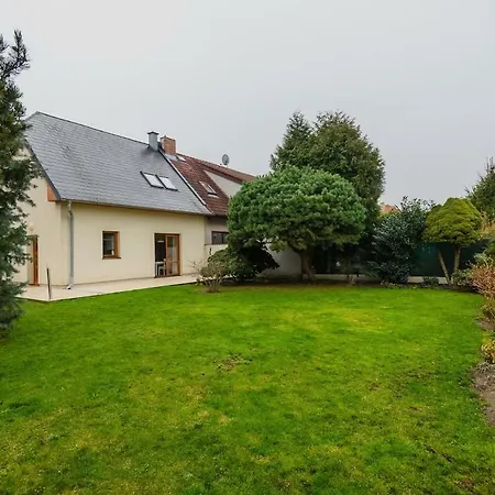 Family House With Free Parking In Quiet Area